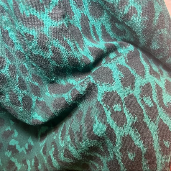 C Wonder Women’s Midi Emerald Green Leopard Dress With Pockets Pleats Size M - Picture 7 of 9